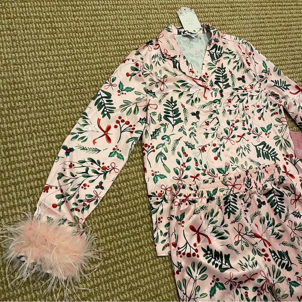 Ivy City Co. Bianca Pink Christmas Pajama Set Small NWT - Picture 8 of 13